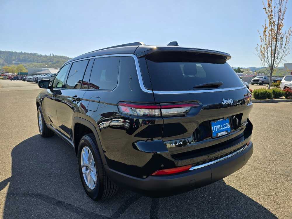 2025 Jeep Grand Cherokee Laredo X photo 3