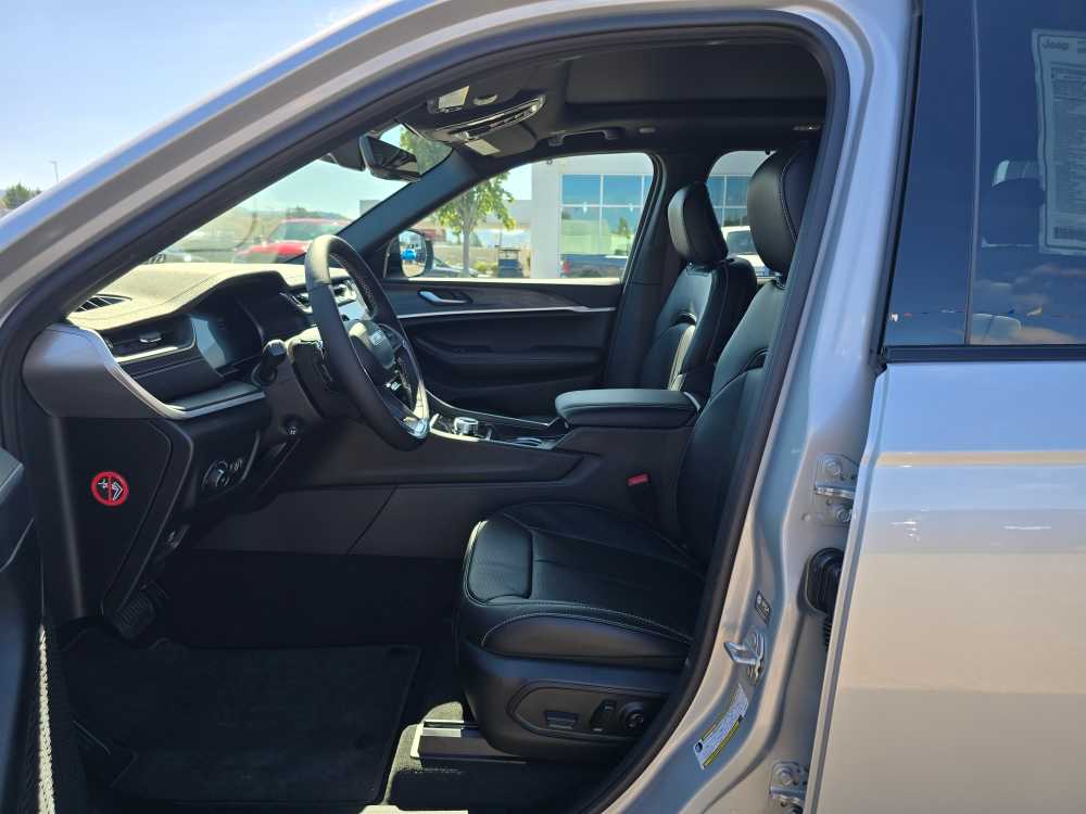 Thumbnail: 2025 Jeep Grand Cherokee - 9