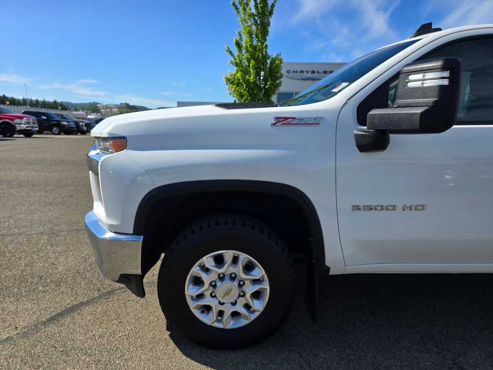 Thumbnail: 2022 Chevrolet Silverado 3500 - 19
