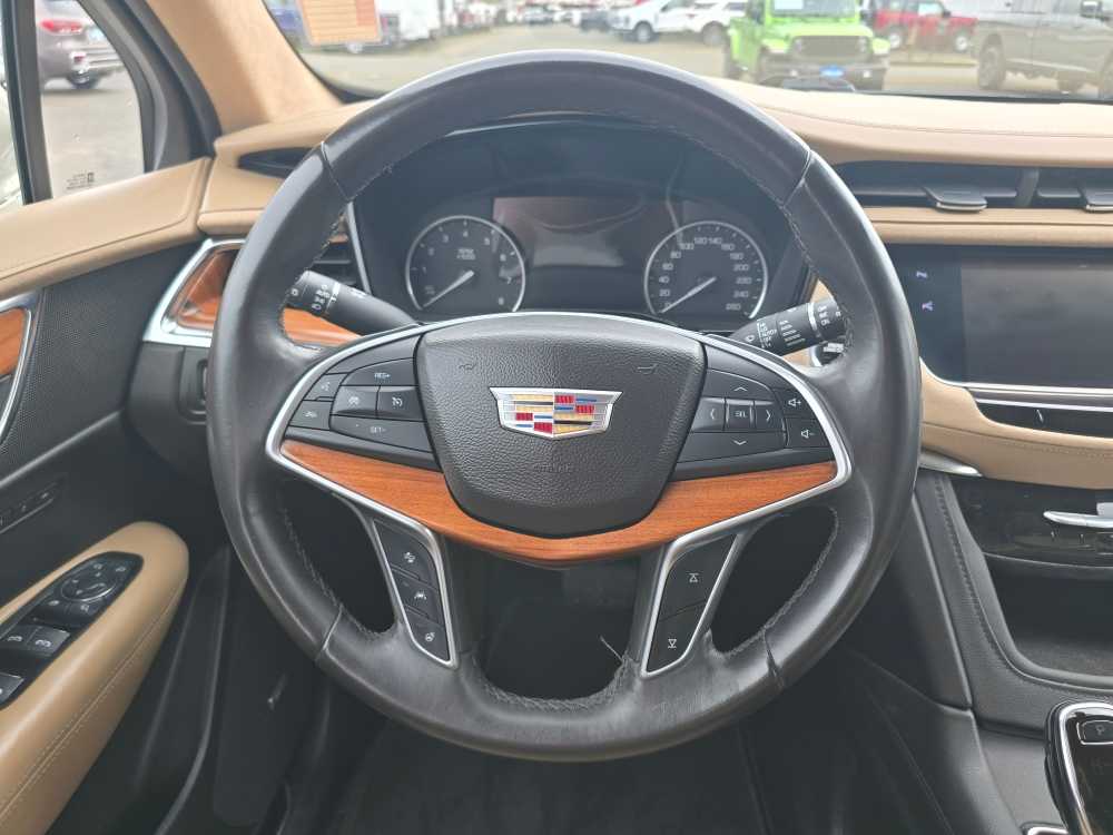 Thumbnail: 2017 Cadillac XT5 - 11