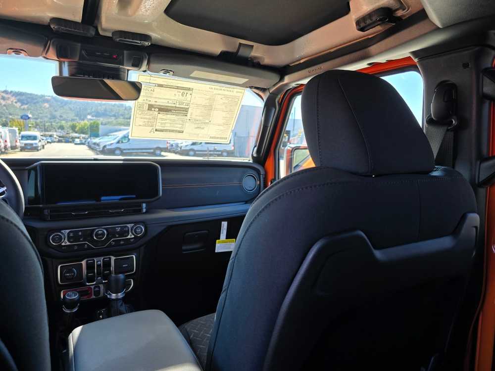 Thumbnail: 2025 Jeep Gladiator - 14