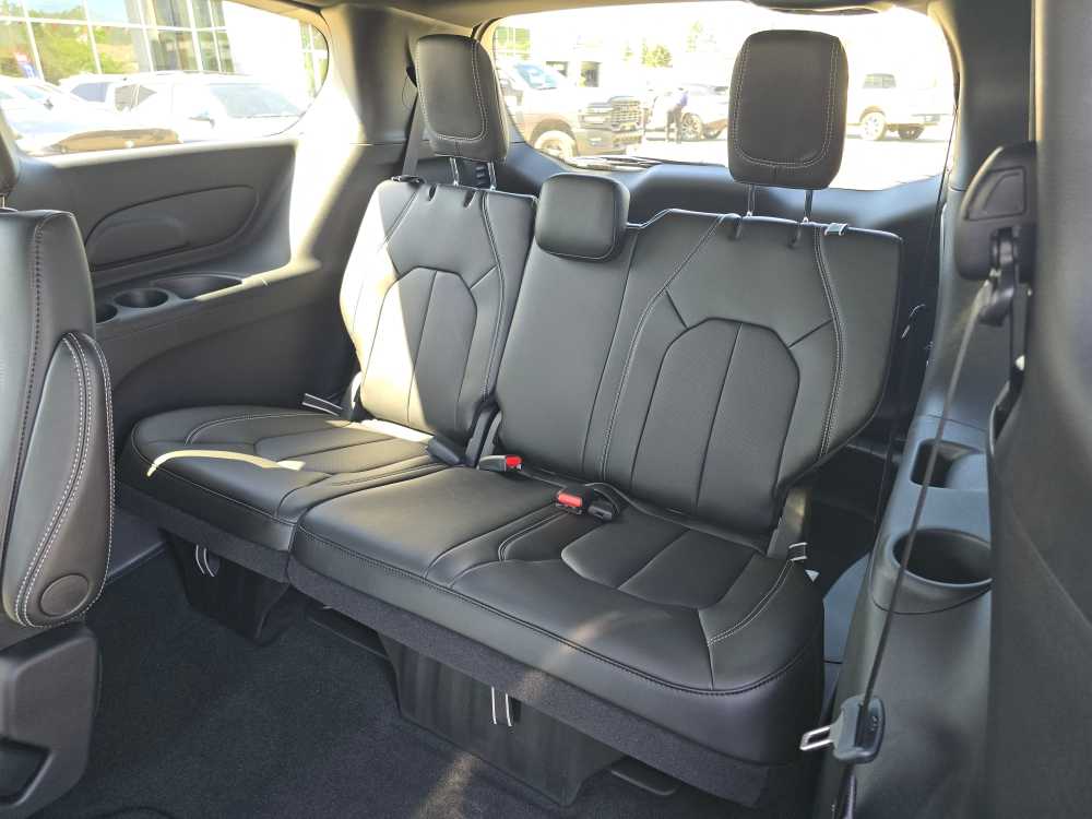 Thumbnail: 2026 Chrysler Pacifica - 17