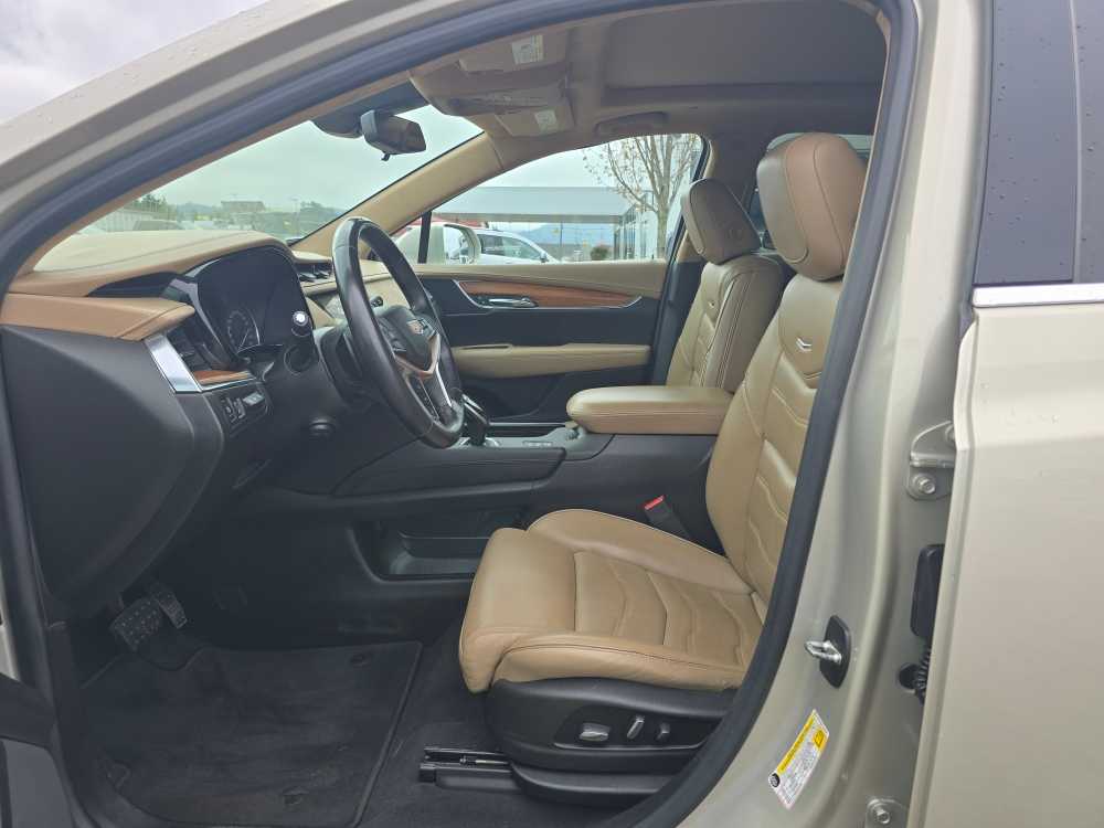 Thumbnail: 2017 Cadillac XT5 - 9