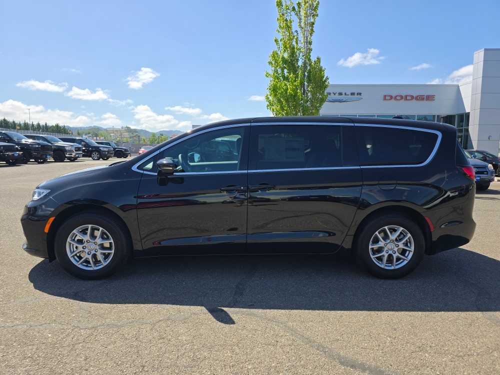 Thumbnail: 2026 Chrysler Pacifica - 2