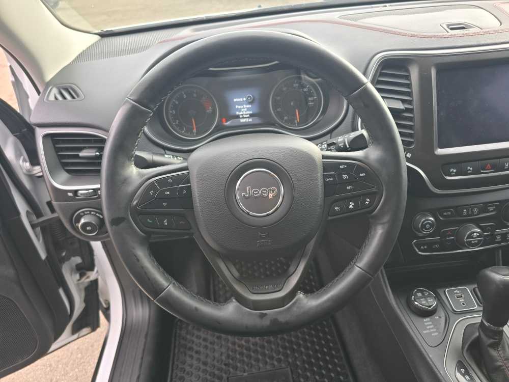 Thumbnail: 2019 Jeep Cherokee - 11