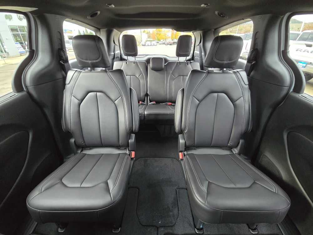 Thumbnail: 2026 Chrysler Pacifica - 18