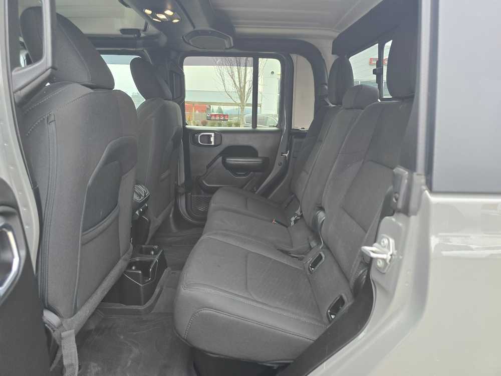 Thumbnail: 2023 Jeep Gladiator - 16