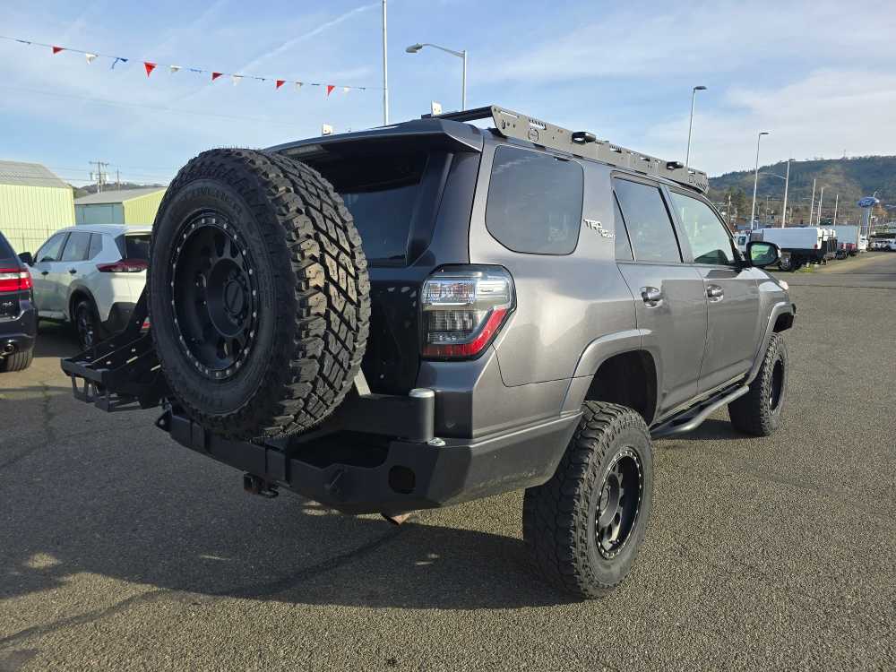 Thumbnail: 2021 Toyota 4Runner - 3
