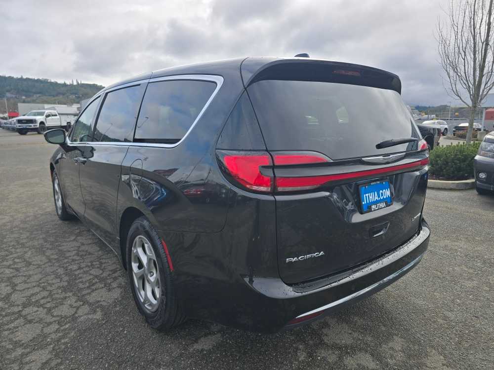 Thumbnail: 2024 Chrysler Pacifica - 3
