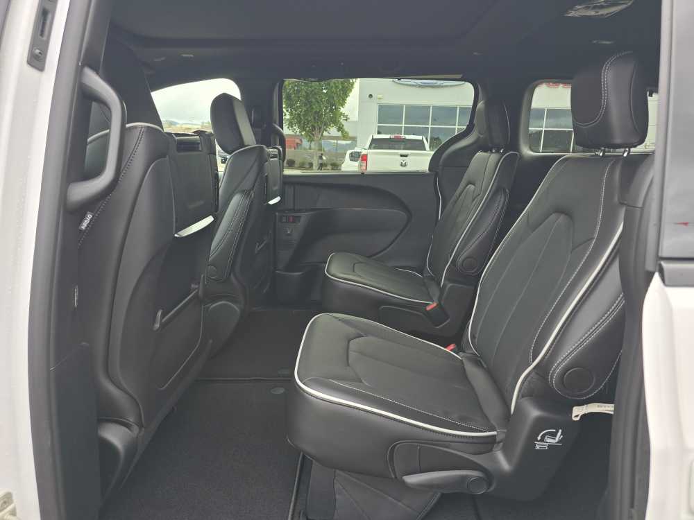 Thumbnail: 2026 Chrysler Pacifica - 16