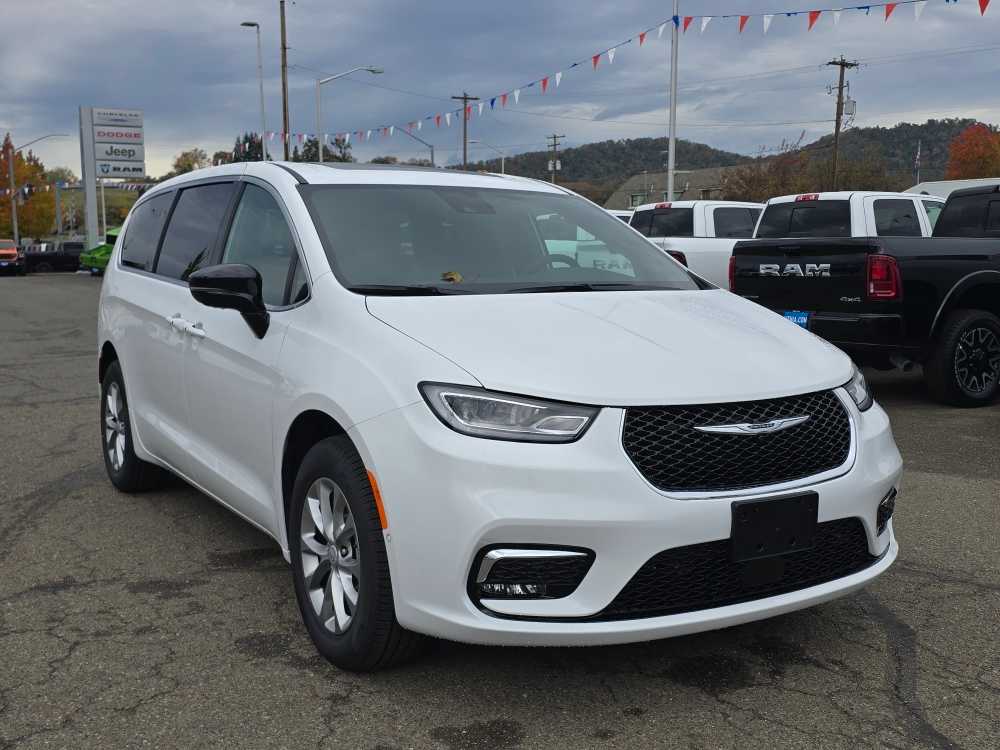 Thumbnail: 2026 Chrysler Pacifica - 7