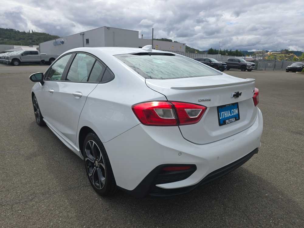 Thumbnail: 2019 Chevrolet Cruze - 2