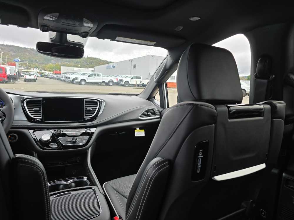 Thumbnail: 2026 Chrysler Pacifica - 14