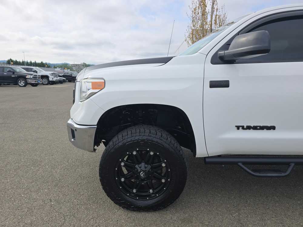 Thumbnail: 2014 Toyota Tundra - 18