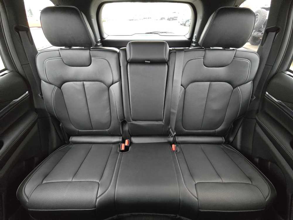 Thumbnail: 2025 Jeep Grand Cherokee - 17