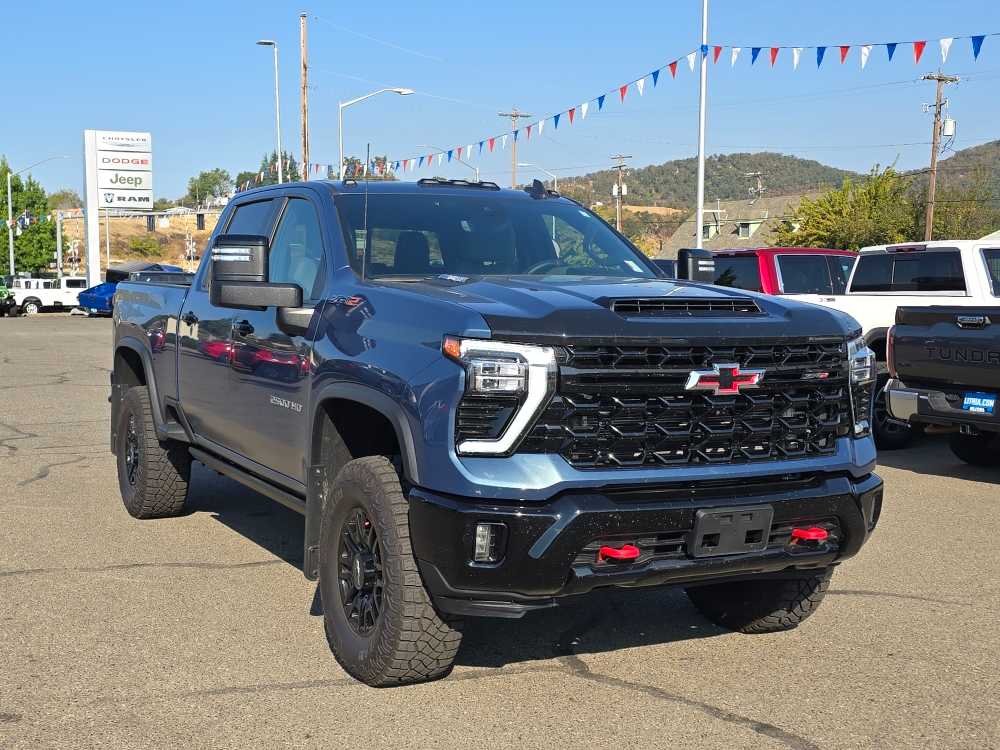 2024 Chevrolet Silverado 2500HD ZR2 photo 3