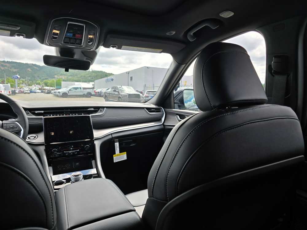 Thumbnail: 2025 Jeep Grand Cherokee - 14