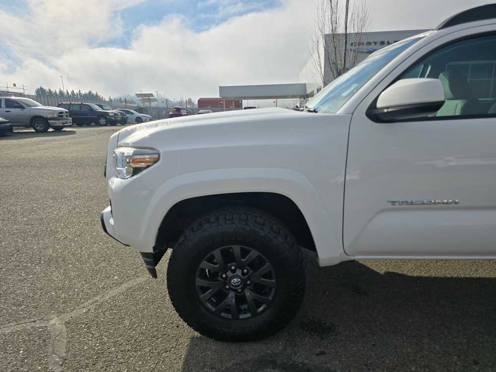 Thumbnail: 2022 Toyota Tacoma - 18