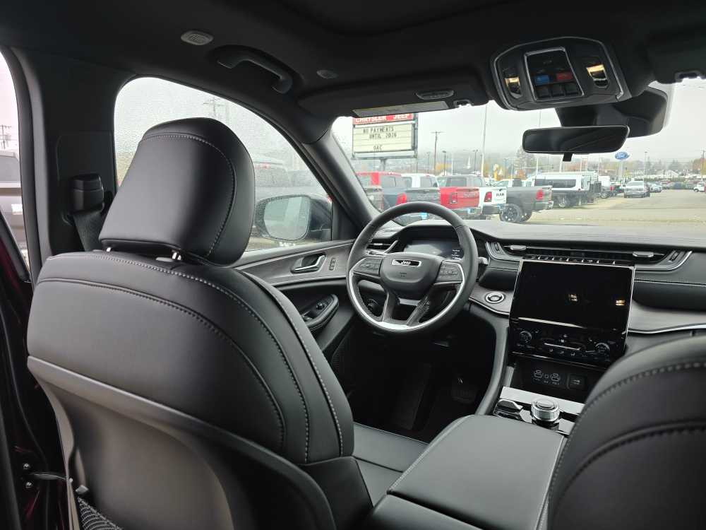 Thumbnail: 2025 Jeep Grand Cherokee - 10