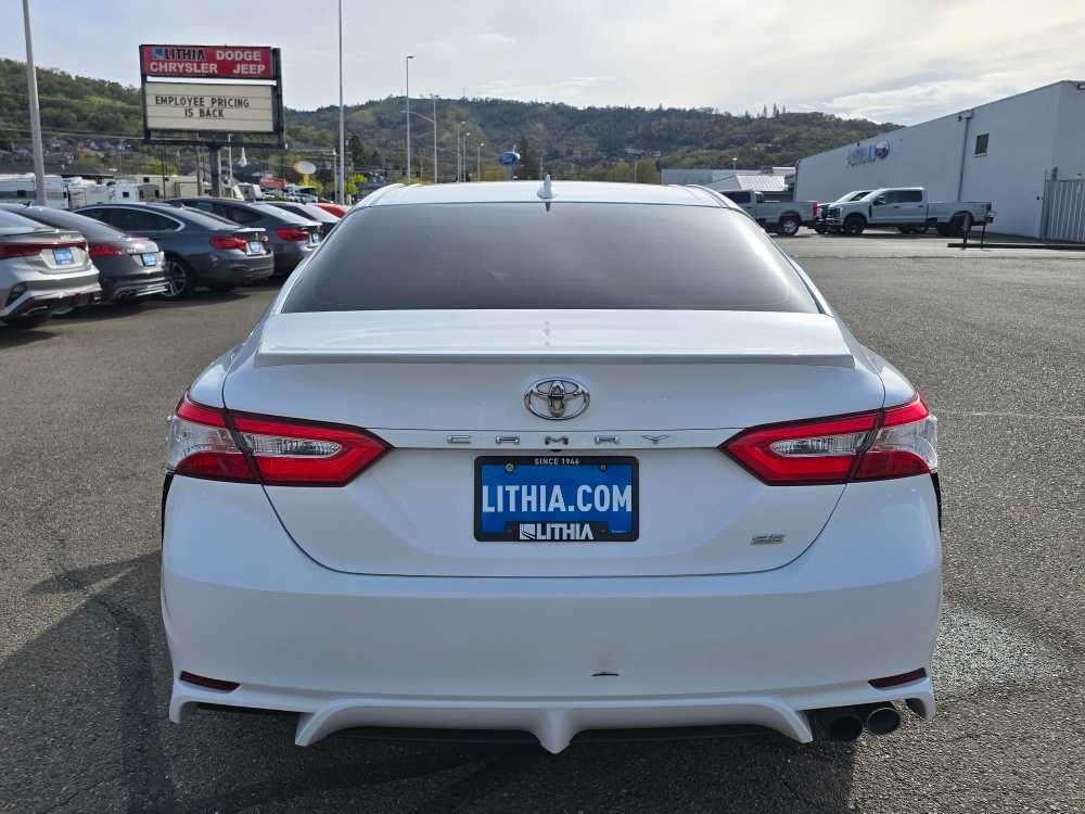 2020 Toyota Camry SE 4