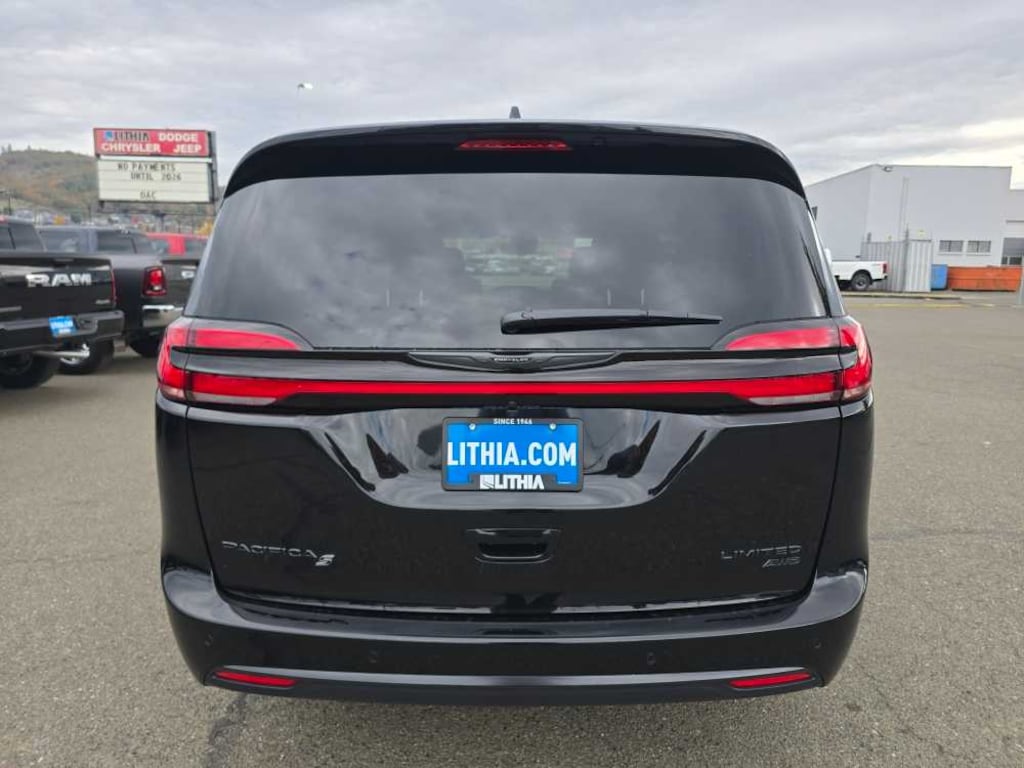 New 2026 Chrysler Pacifica Limited Passenger Van