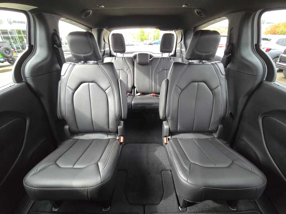 Thumbnail: 2026 Chrysler Pacifica - 18