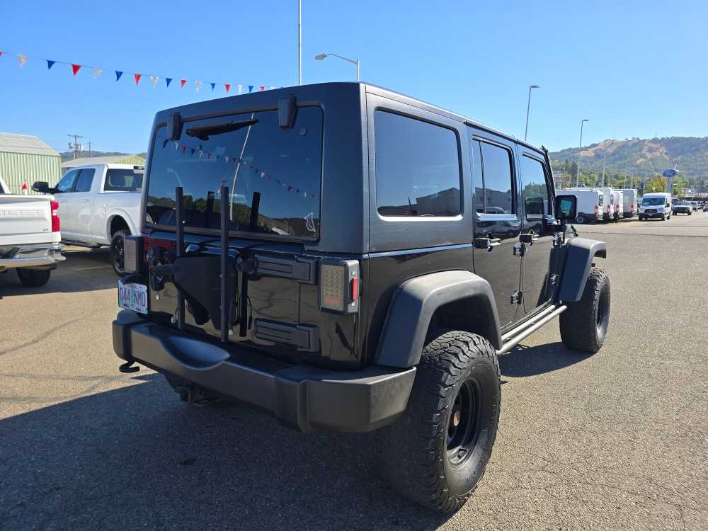Thumbnail: 2016 Jeep Wrangler - 3