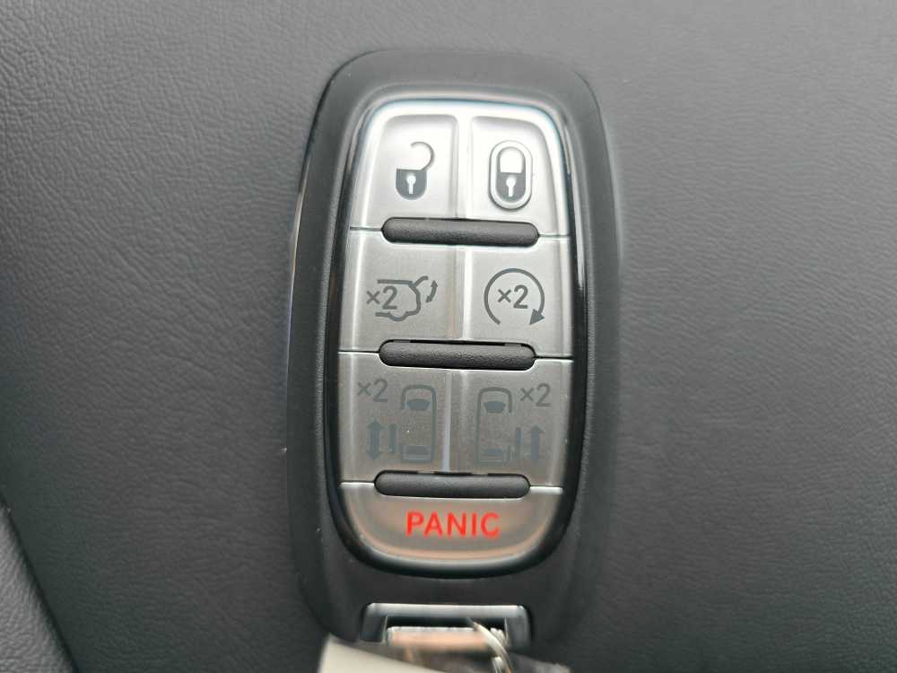 Thumbnail: 2026 Chrysler Pacifica - 22