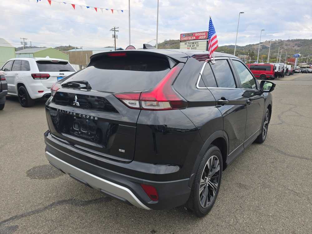 2022 Mitsubishi Eclipse Cross SE photo 3