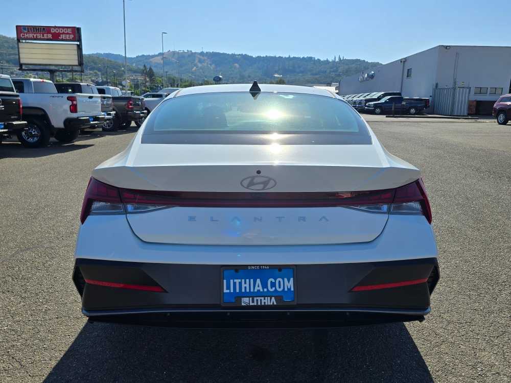 2024 Hyundai Elantra SEL 4