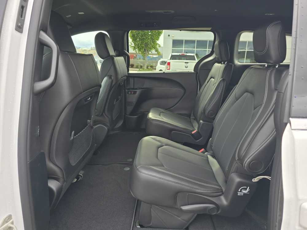 Thumbnail: 2026 Chrysler Pacifica - 16