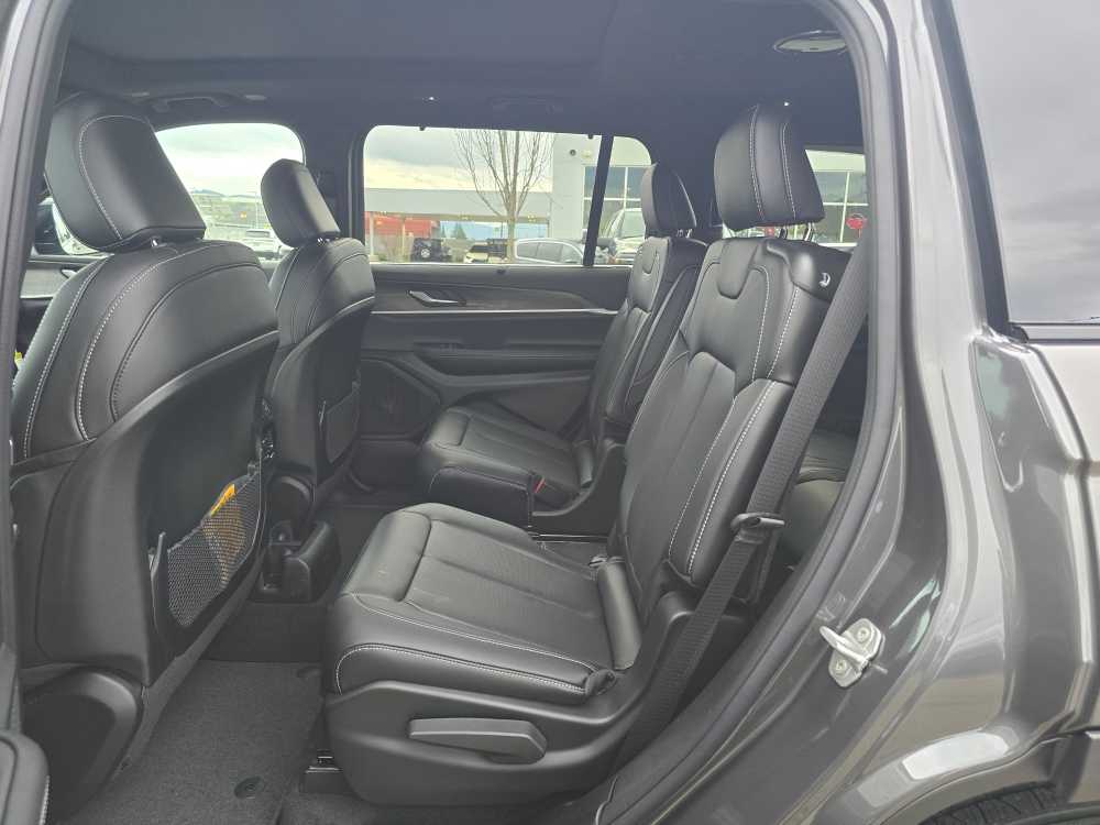 Thumbnail: 2025 Jeep Grand Cherokee L - 16