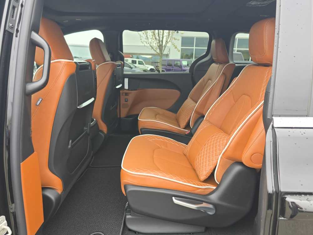 Thumbnail: 2026 Chrysler Pacifica - 16