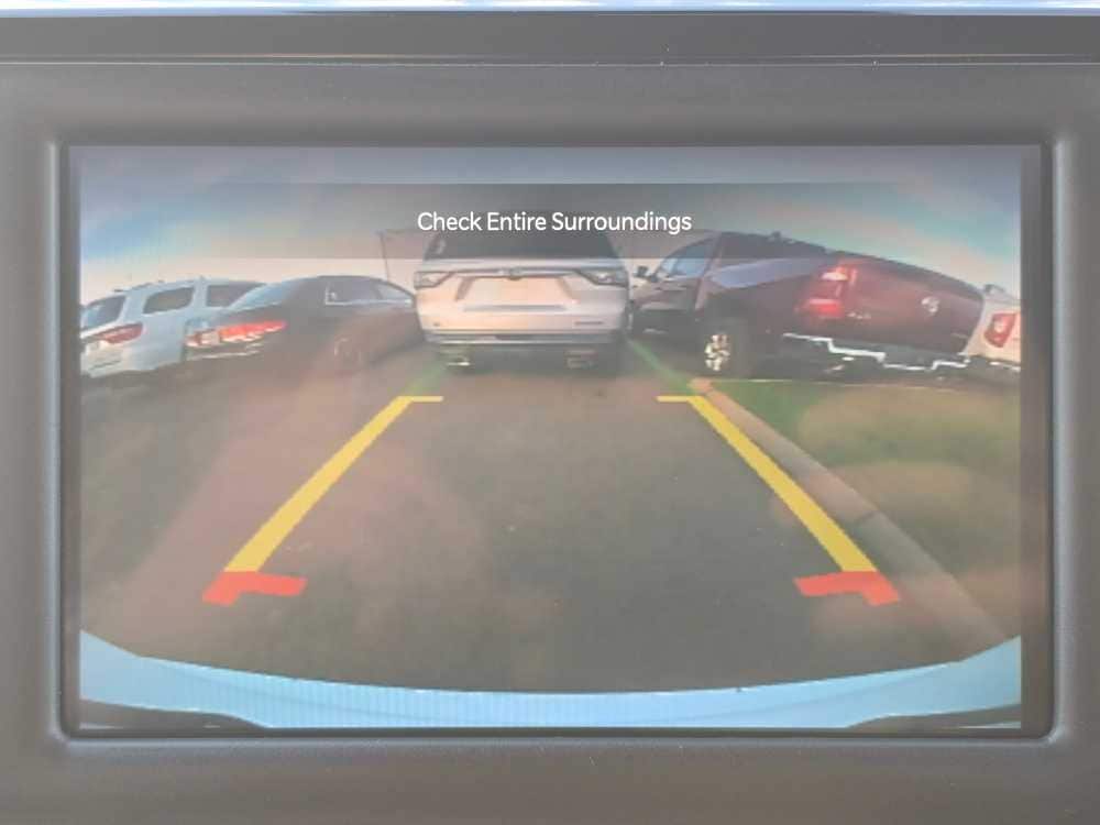 Thumbnail: 2023 Chrysler Voyager - 20