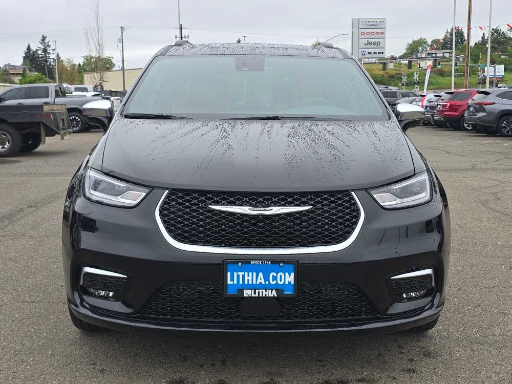 Thumbnail: 2026 Chrysler Pacifica - 8