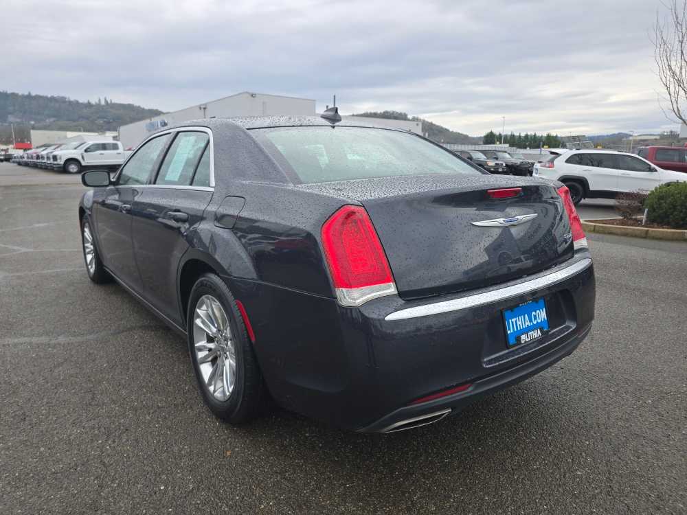 Thumbnail: 2019 Chrysler 300 - 3