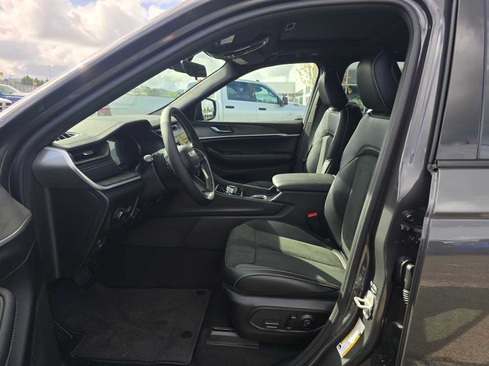 Thumbnail: 2026 Jeep Grand Cherokee - 9