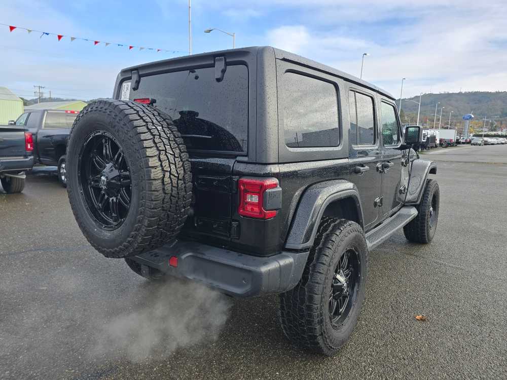 2018 Jeep Wrangler Unlimited Sahara photo 3