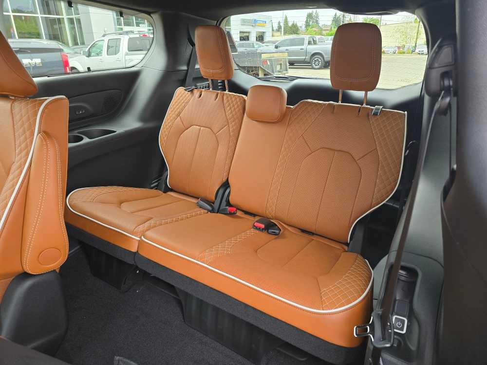 Thumbnail: 2026 Chrysler Pacifica - 17