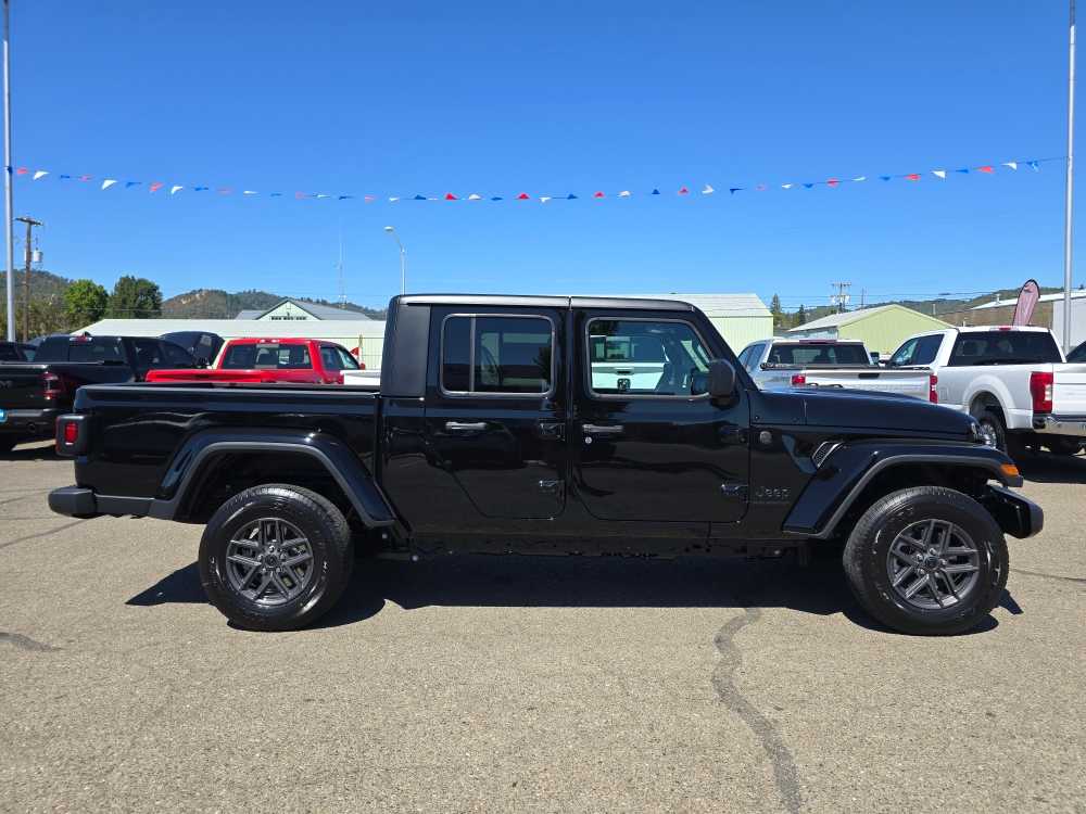 Thumbnail: 2025 Jeep Gladiator - 6