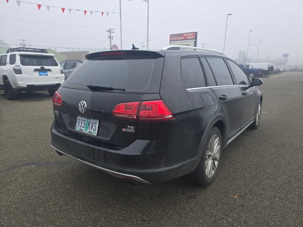 Used 2017 Volkswagen Golf Alltrack TSI SE 4MOTION Wagon