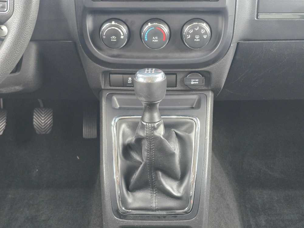 Thumbnail: 2016 Jeep Patriot - 13