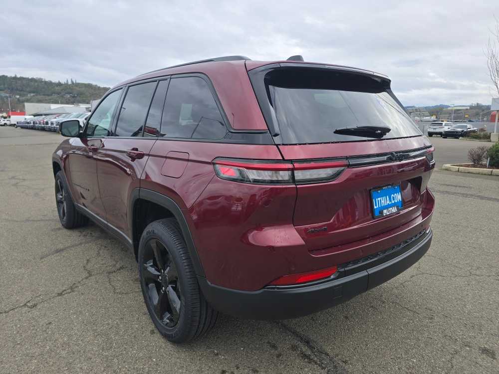 Thumbnail: 2025 Jeep Grand Cherokee - 3