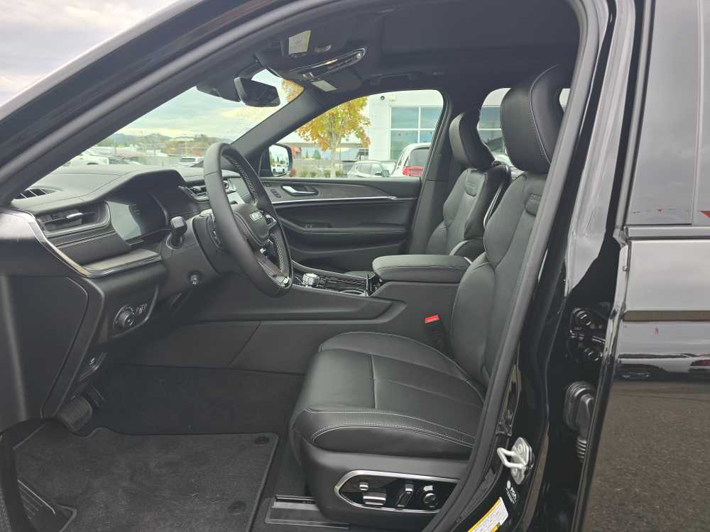 Thumbnail: 2025 Jeep Grand Cherokee L - 9