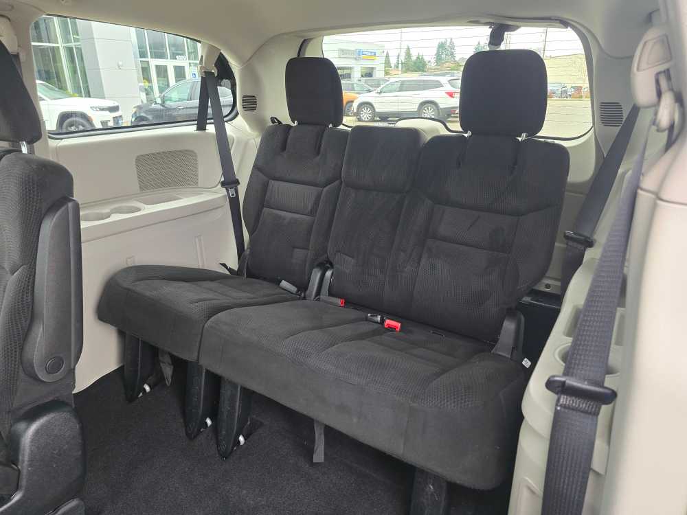 Thumbnail: 2016 Dodge Grand Caravan - 17