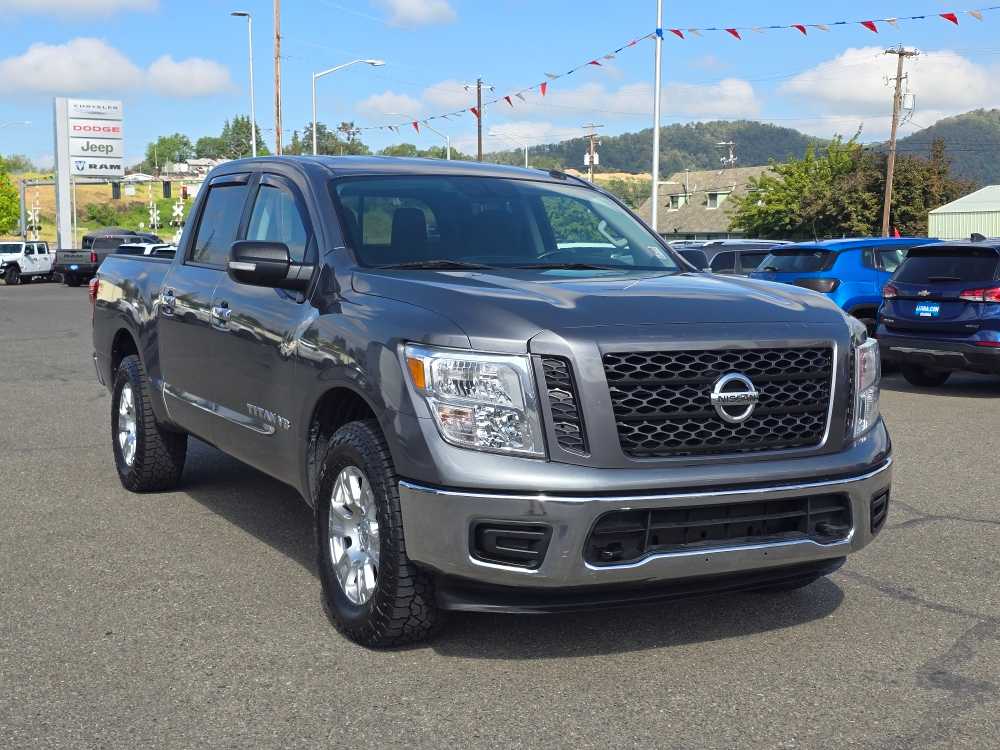 2019 Nissan Titan SV - Photo 7