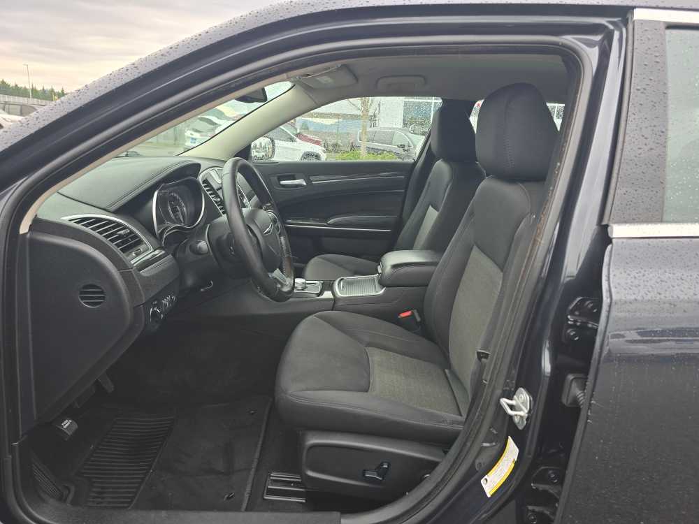 Thumbnail: 2019 Chrysler 300 - 9