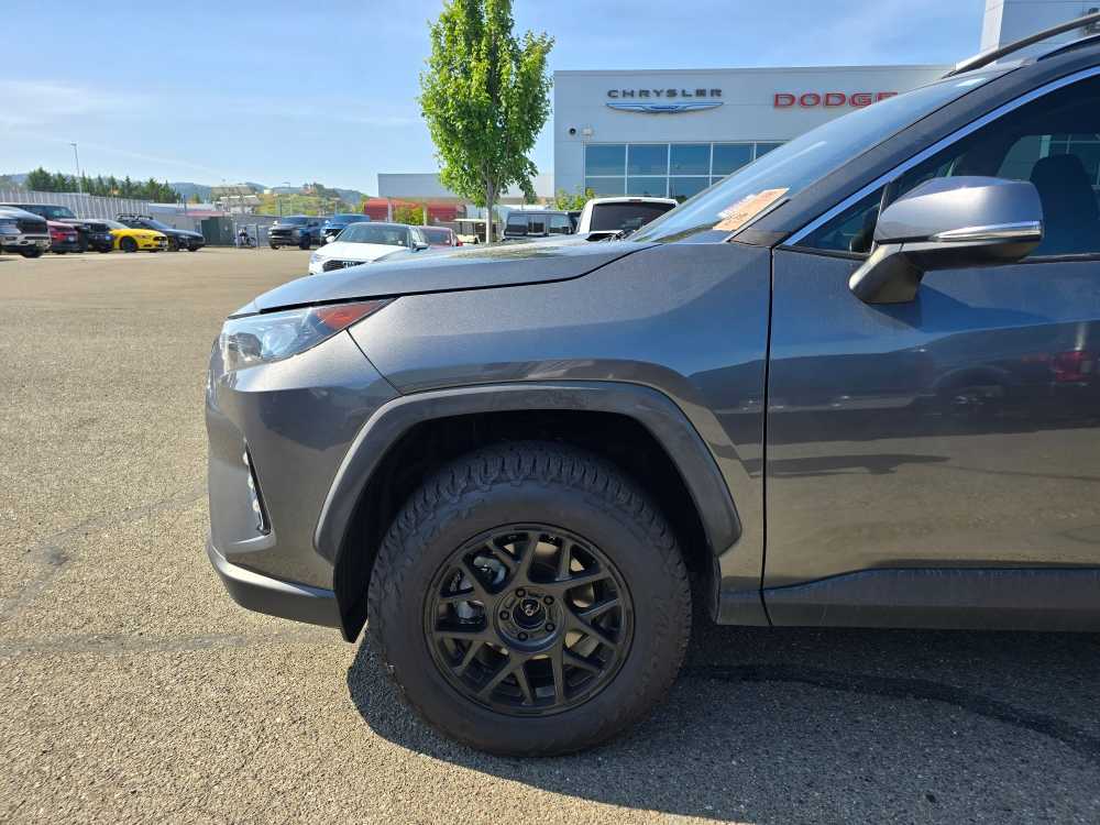 2020 Toyota RAV4 LE 6