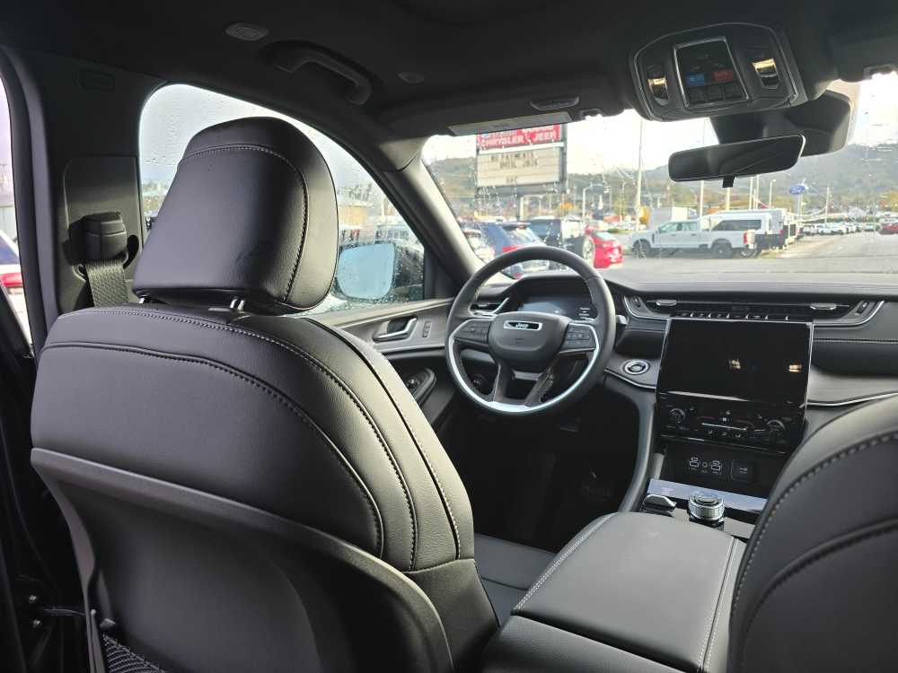 Thumbnail: 2025 Jeep Grand Cherokee L - 10