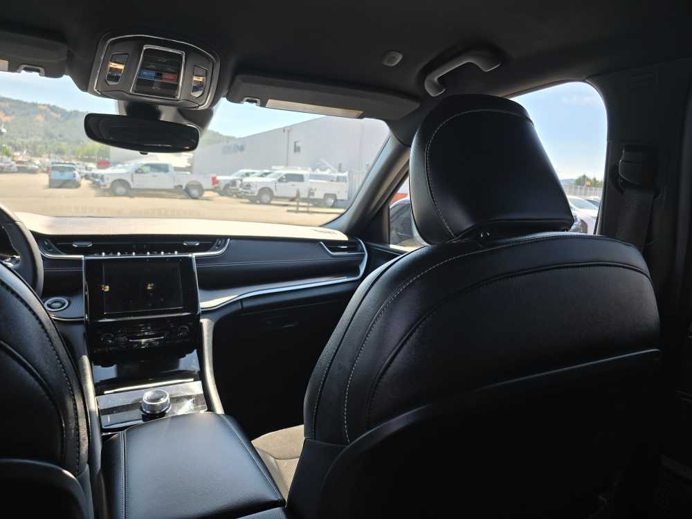 Thumbnail: 2023 Jeep Grand Cherokee - 13
